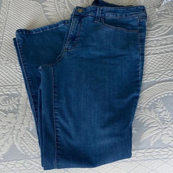 Charter Club Lexington Straight Denim Jeans - Picture 1 of 4